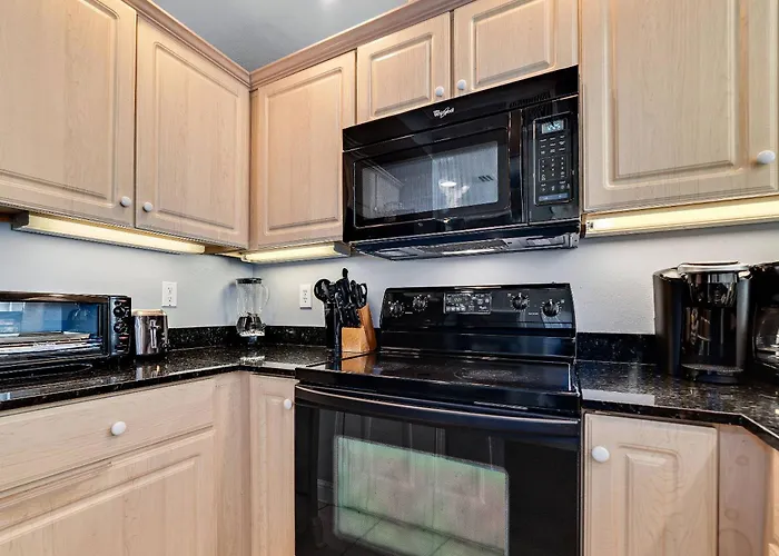 Holiday home Crystal Shores 701 *